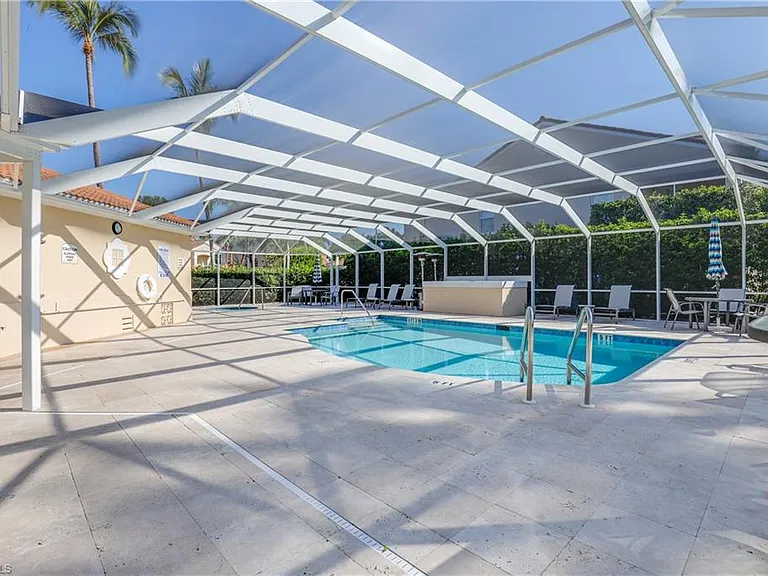 8415 Excalibur Cir #B10 — Photo 23