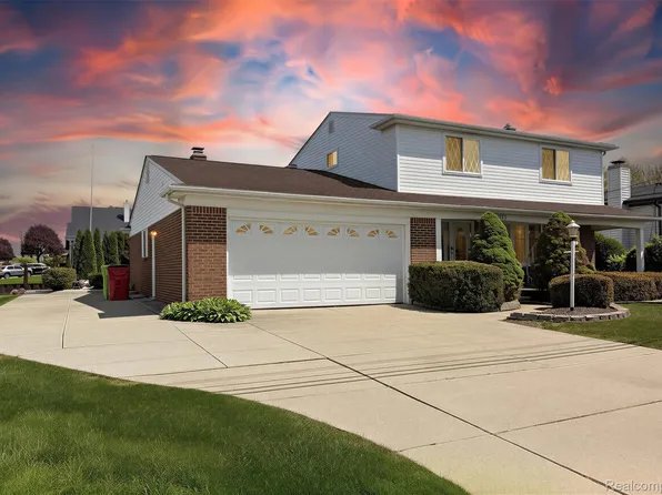 29531 N Seaway Ct, Harrison Township, MI 48045