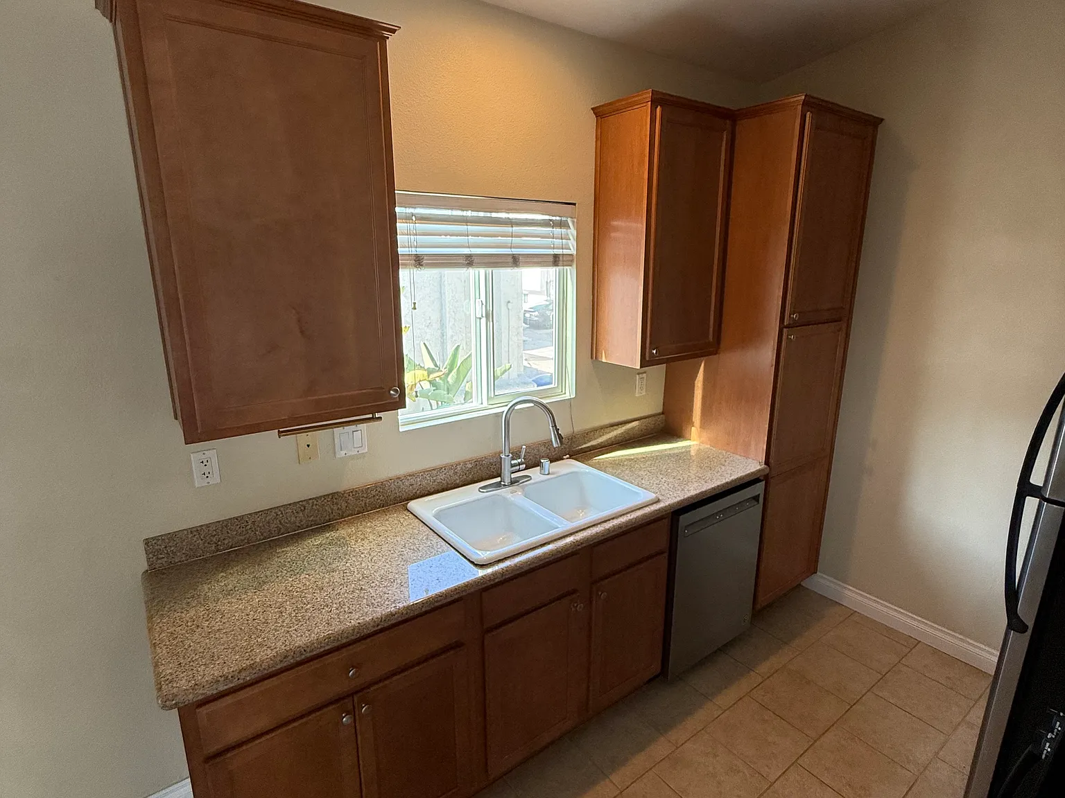 2 bed, 850 sqft, $3,300 — Photo 4