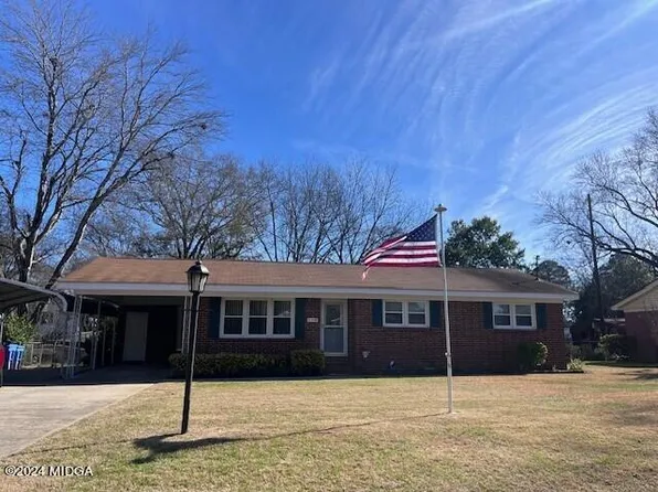 110 Walker Dr, Centerville, GA 31028