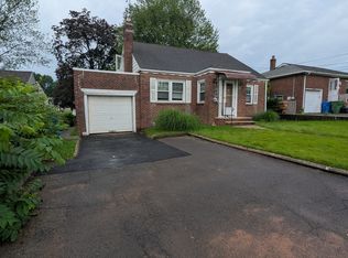15 Raritan Rd, Linden, NJ 07036