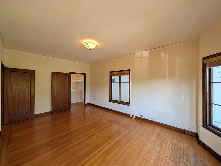 2427 Hilgard Ave — Photo 17
