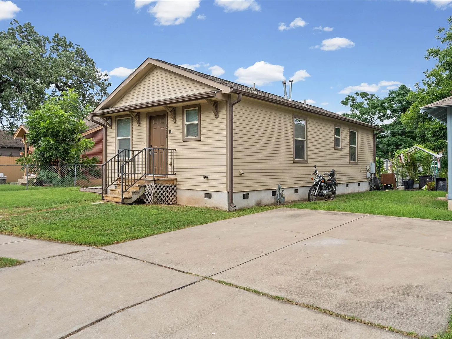 2 bed, 1.0 bath, 1512 sqft, $2,600 — Photo 2