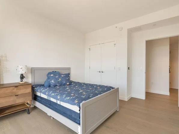 75 Park Lane South image 15 of 39