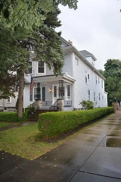 32 Linden Ave photo 1