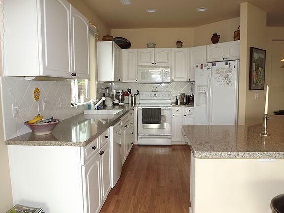 5th image of 4410 Vashon Dr NE