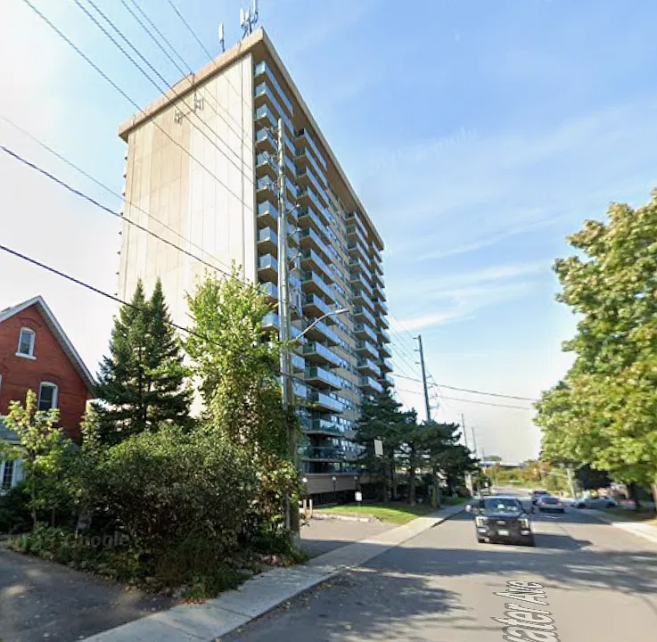 52 Bayswater Ave