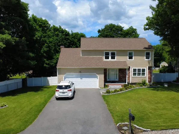 2 Farmington Road, Nashua, NH 03060