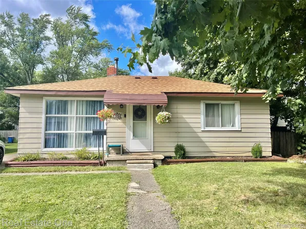 1090 Lakeview St, Waterford, MI 48328