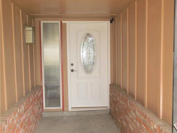 3rd image of 3852 Chinchilla Ave