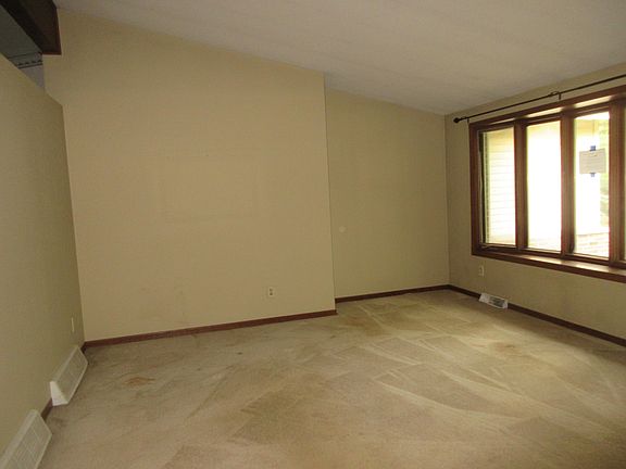 4th image of 11381 Edgewood Dr