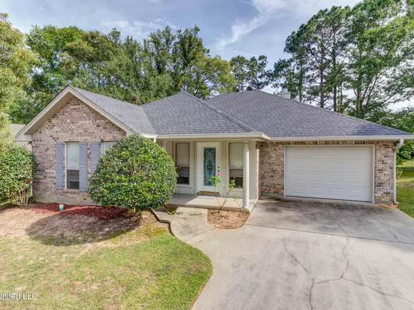 8918 Hamakua St, Diamondhead, MS 39525