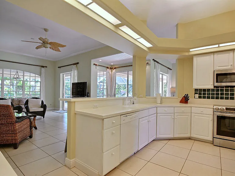 1839 E Sandpointe Ln — Photo 17