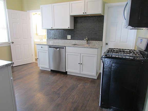 2nd image of 813 N Poplar St