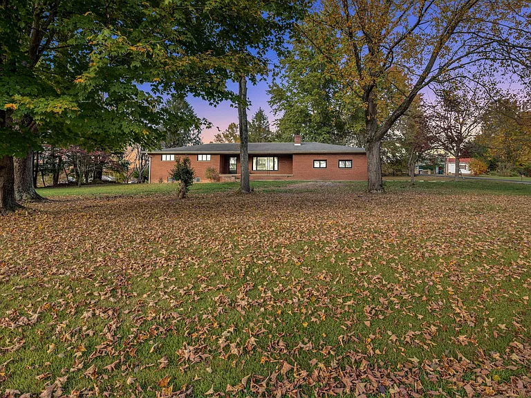 106 Litton Hts — Photo 1