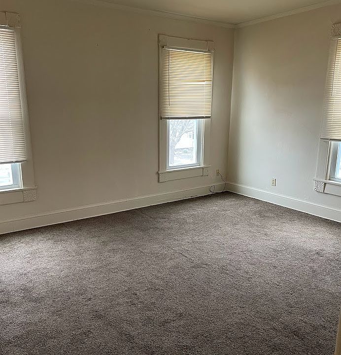 2nd image of 701 S Bluff Blvd #4