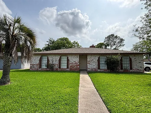 16610 Forest Bend Ave Photo 1