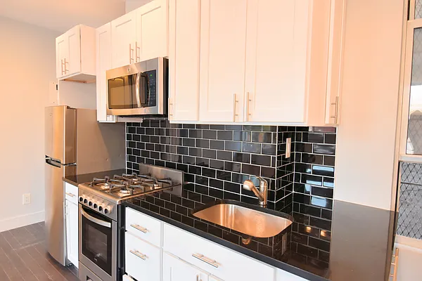 Rented by Zuz Realty | media 12