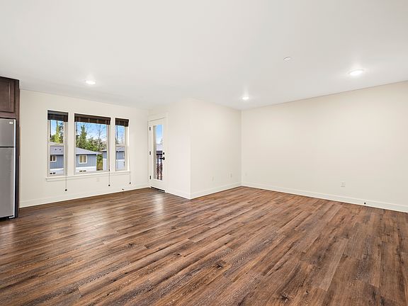 Livingroom 
-Large Great Room
-Spacious windows for natural light