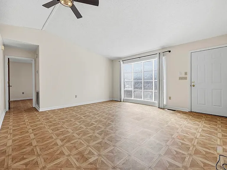1145 Forest Dr — Photo 2