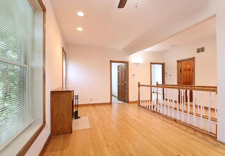 1257 W Flournoy St #2R — Photo 3