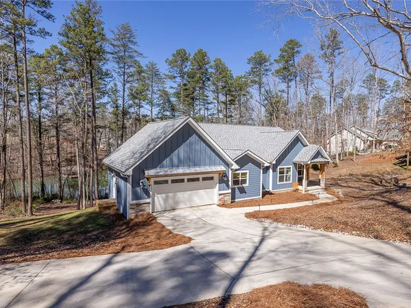 1408 Cool Ridge Dr, Seneca, SC 29672