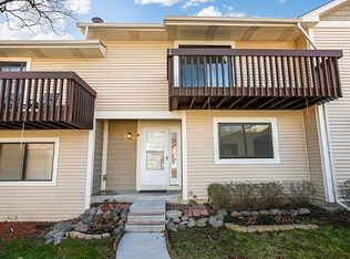 155 Saratoga Ct, Vernon Hills, IL 60061