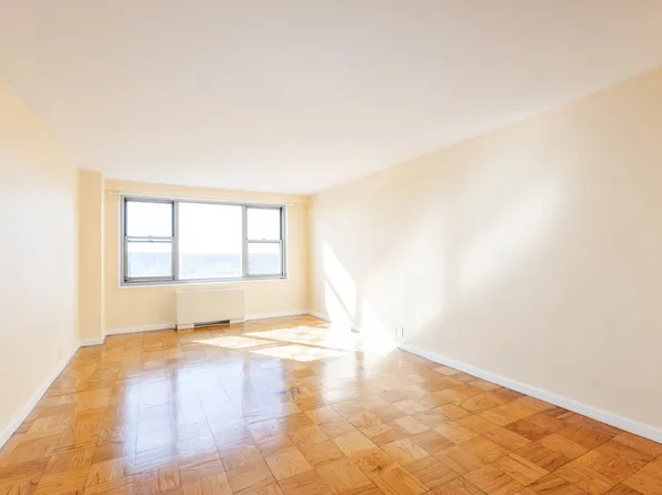 70-25 Yellowstone Boulevard image 23 of 35