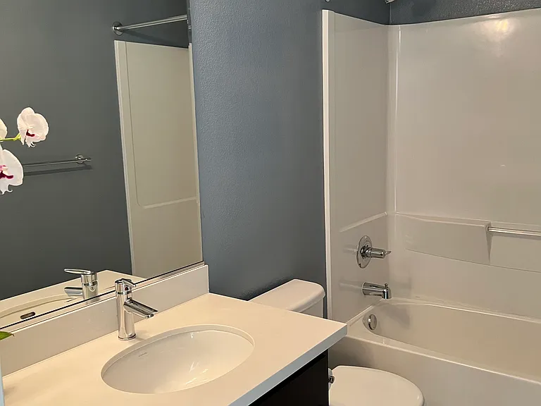 960 E Duane Ave — Photo 8