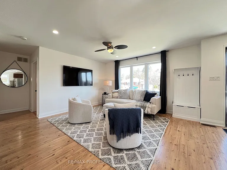 2504 Donnavale Dr — Photo 6