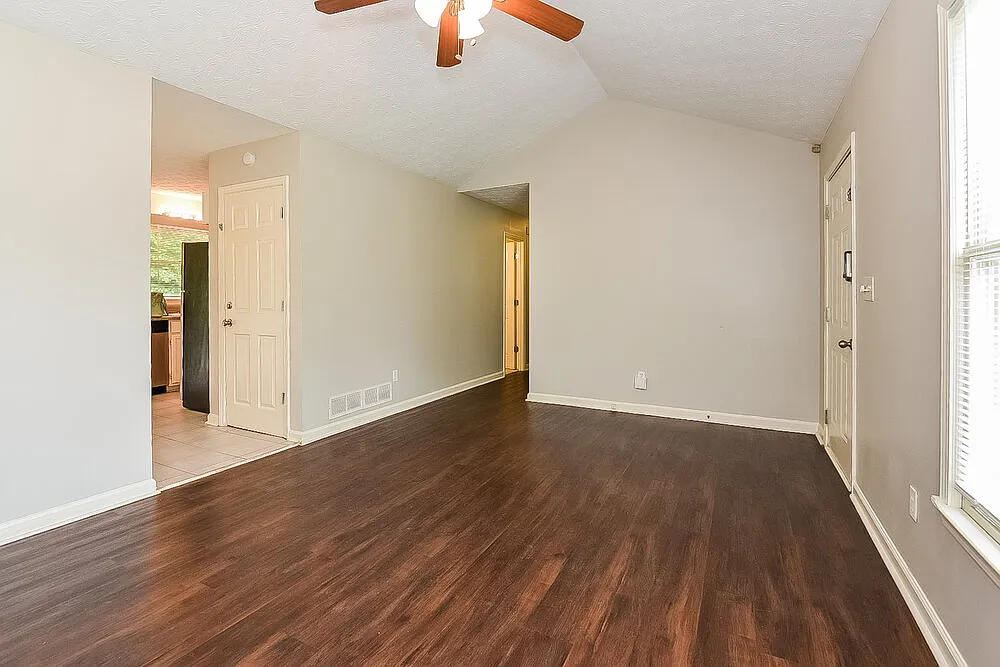 3 bed, 2.0 bath, 2164 sqft, $1,995 — Photo 4