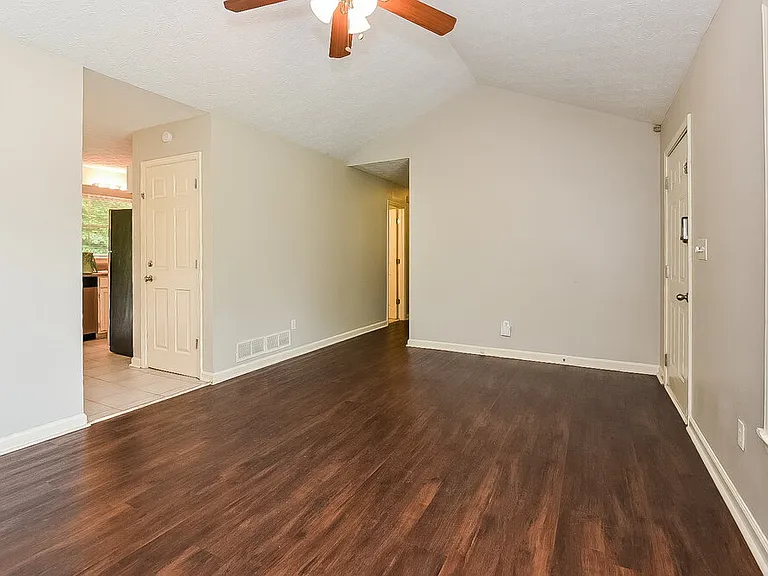 131 Aztec Way SE — Photo 4