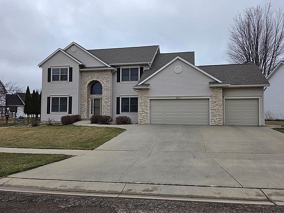 3rd image of 2827 Oakview Dr NE