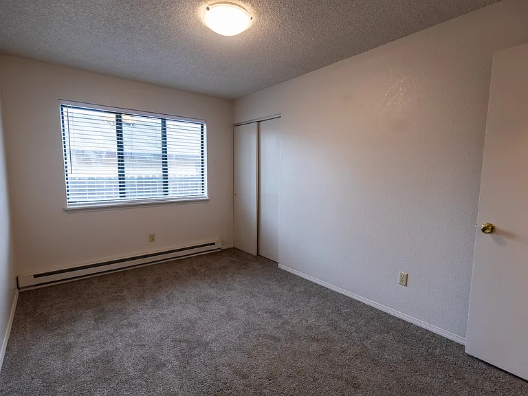 239 S Elm St #B — Photo 8