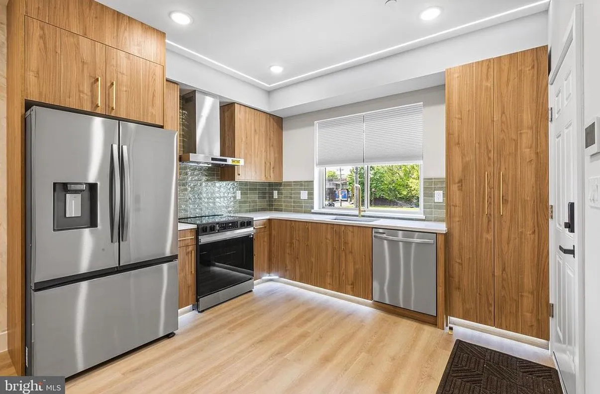 2 bed, 950 sqft, $1,900 — Photo 1