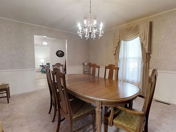 5th image of 104 Rosebay Dr