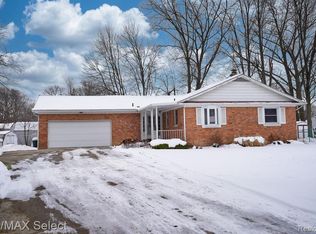 1337 Hidden Oaks Ct, Flint, MI 48507