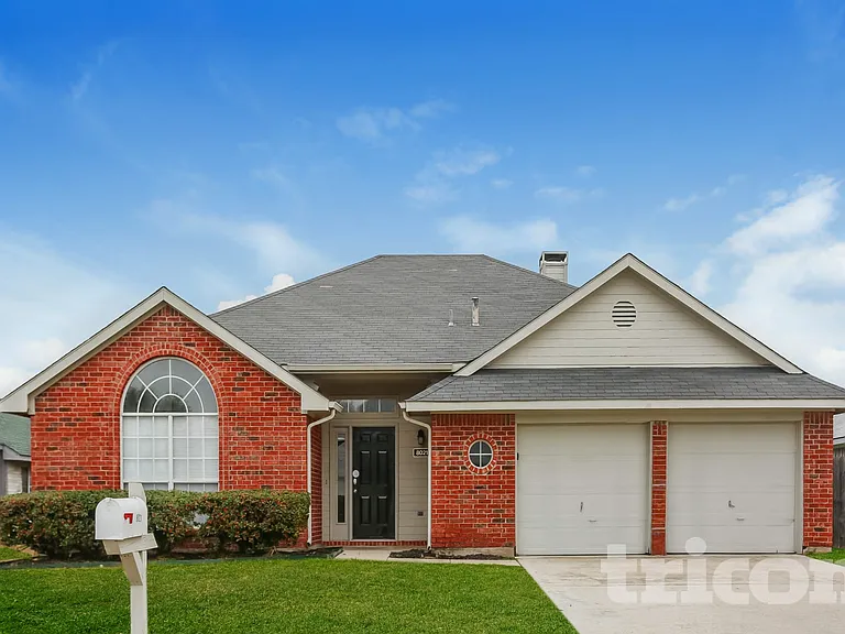 8021 Ashridge Rd — Photo 1