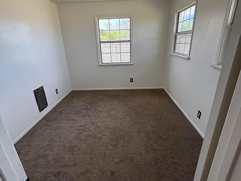 10357 E Avenue R8 — Photo 11