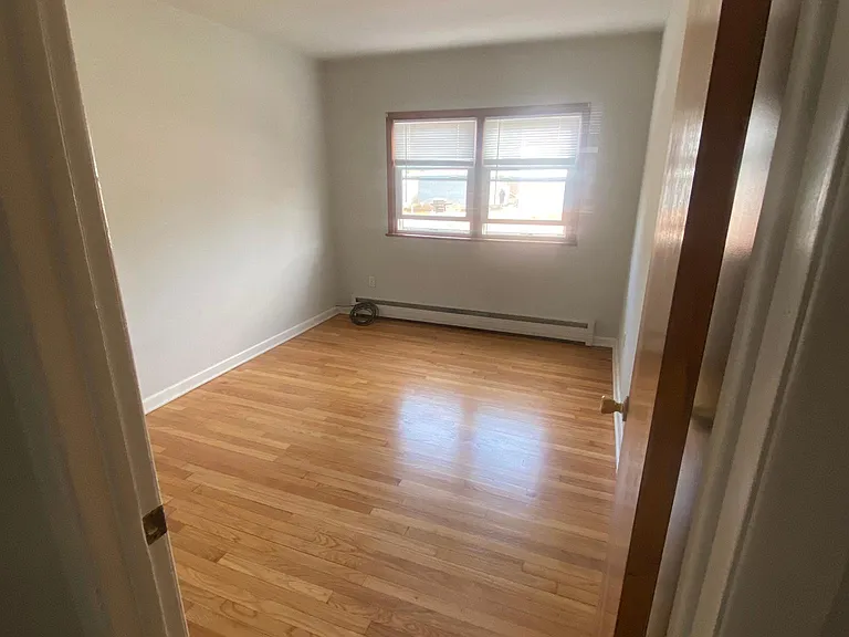 613 Jackson Ave — Photo 8