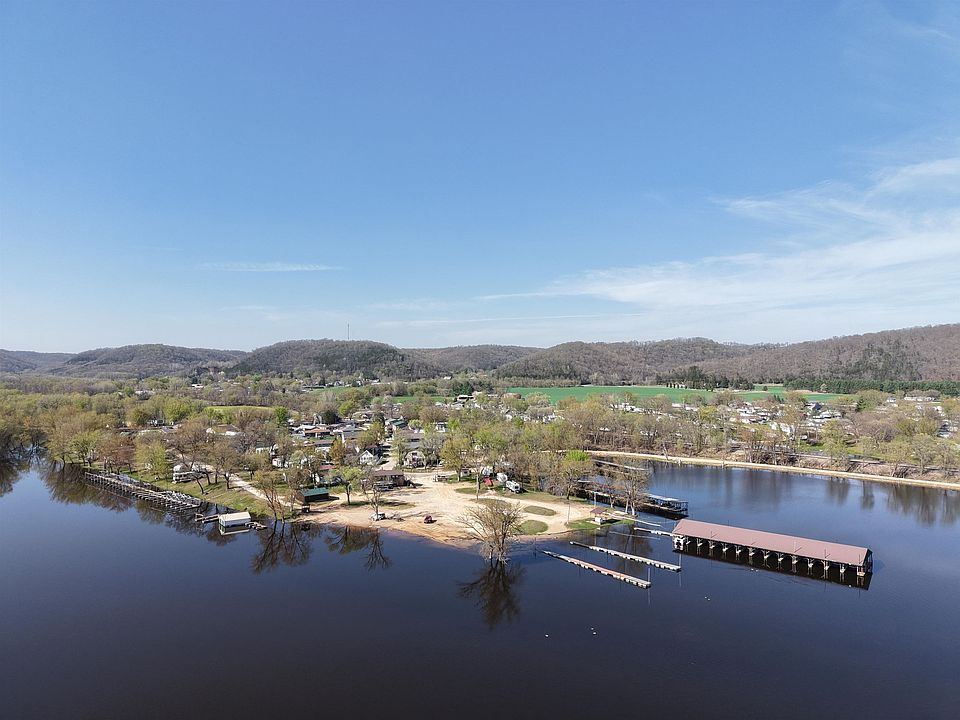 1st image of 122 Mississippi Ln