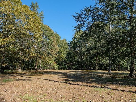 4th image of 209 Lake Wood Dr