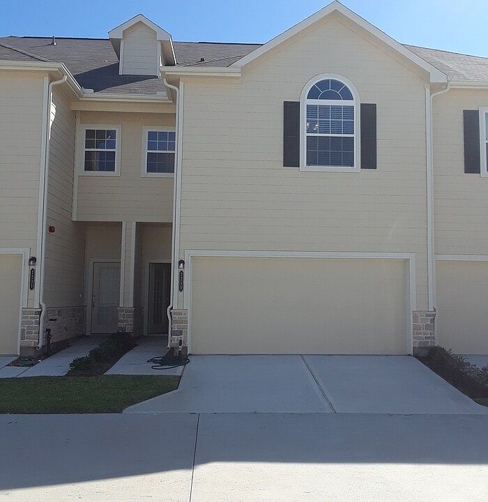 1st image of 2215 Bermuda Palms Dr