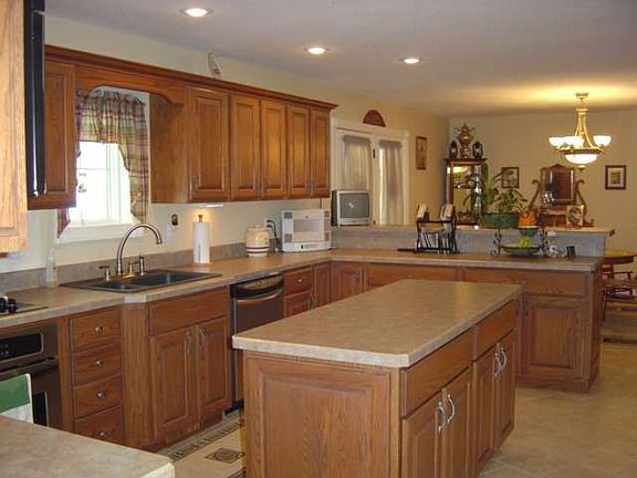 3rd image of 107 Shayce Ln