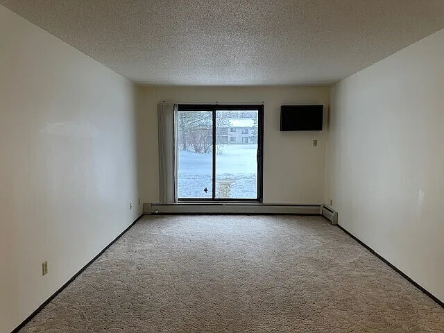 Meadowbrook Apartments 8381-5 — Photo 2