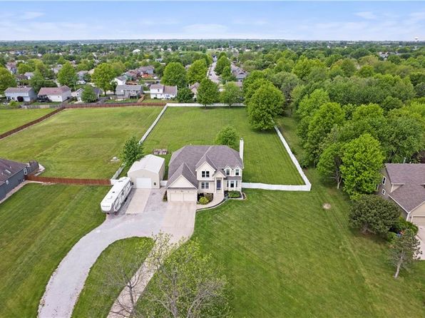 906 Allendale Lake Rd, Greenwood, MO 64034