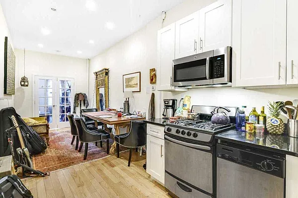 Rented by Anchor Associates | media 14