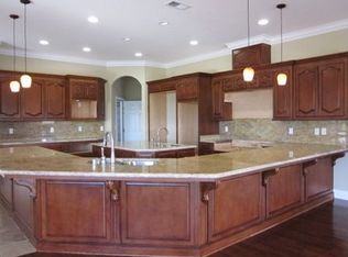 1385 Edgewood Dr, Hollister, CA