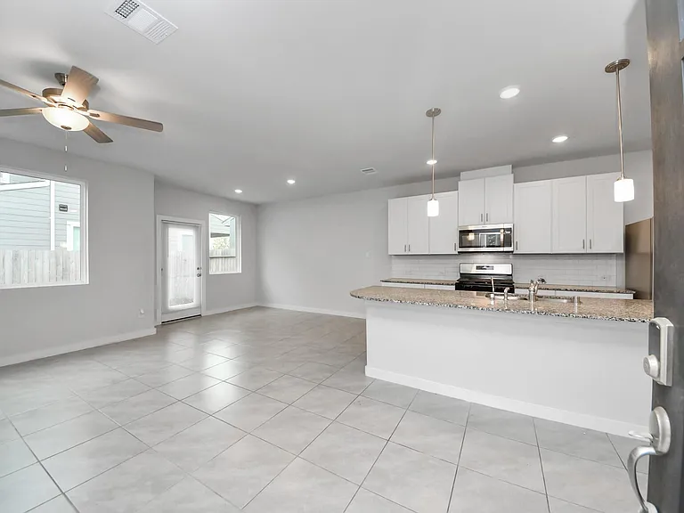 3830 Glossy Lake Dr — Photo 6