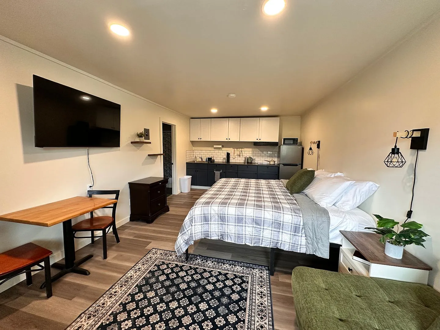 Newly Renovated Furnished Studios Now Available! — Photo 3